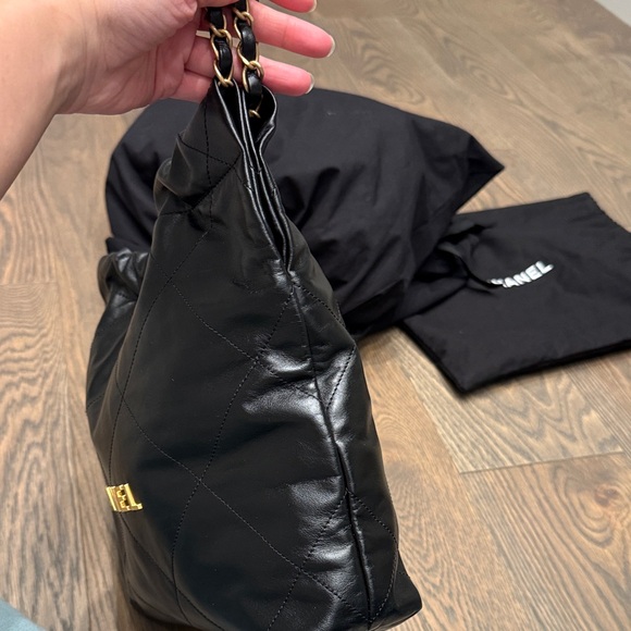 Chanel 22 small size Black Leather Shoulder Bag with Gold Chain - Picture 2 of 13